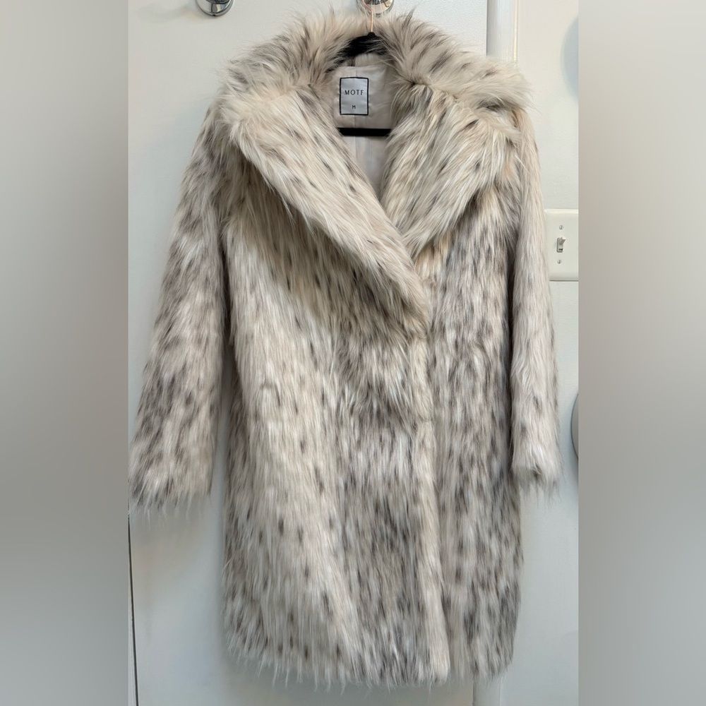 Faux arctic fox fur coat / jacket. Warm. Dramatic. Double breasted buttons.